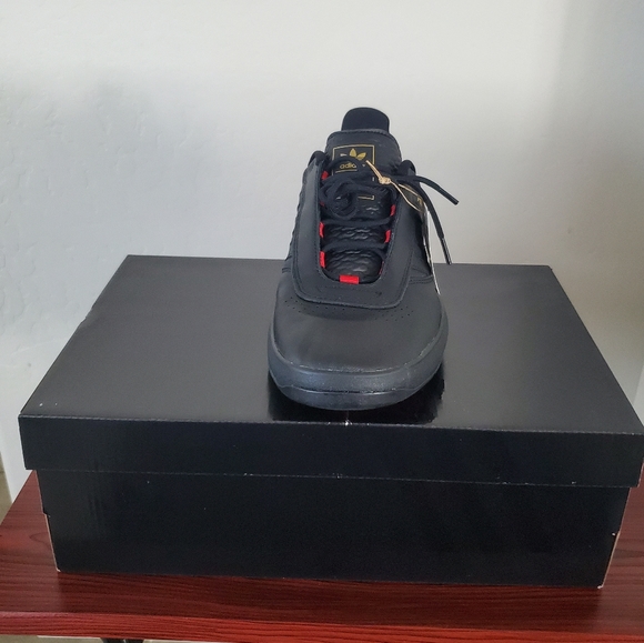 Adidas Shoe - Picture 11 of 14